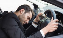 На сколько лишают водительских прав за пьянку и что делать?