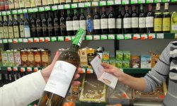 Со скольки лет можно продавать алкоголь в России и других странах?