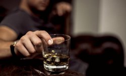 Психологические причины: почему мужчина пьет
